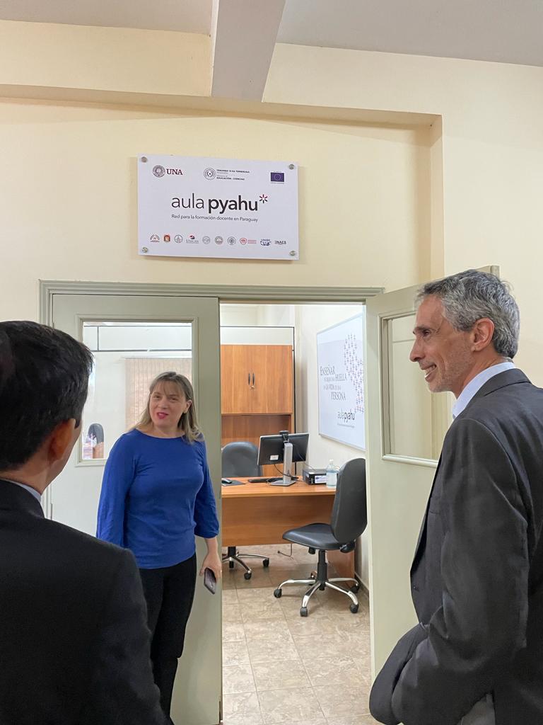 UEenParaguay's tweet photo. La UE apoya la iniciativa #AulaPyahu para la formación inicial docente https://t.co/c4h94NvrJL
#AulaPyahu es impulsada desde la @una_py, el @MECpy y un consorcio de 10 Universidades e instituciones de educación superior. https://t.co/ZMz8zGdUQh