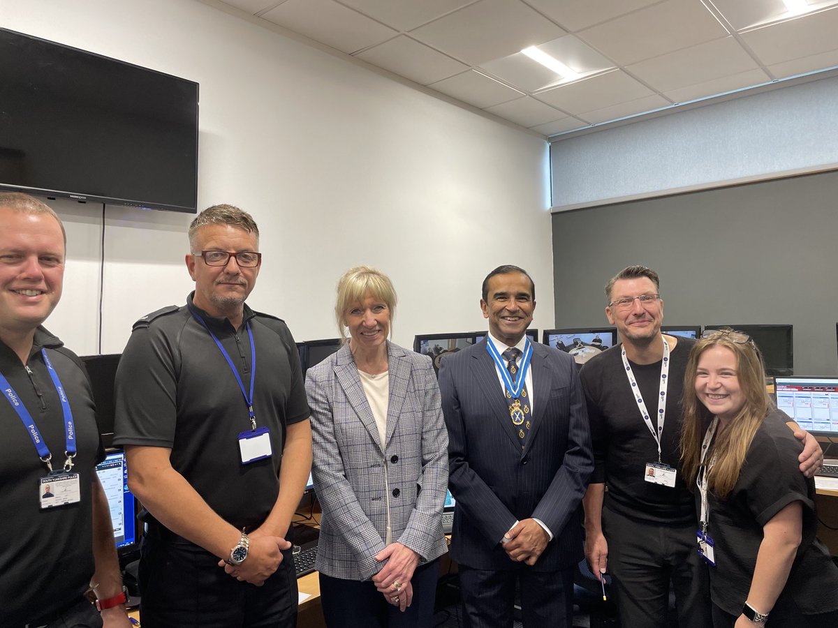 HighSheriffSY's tweet photo. ⁦Fascinating visit to the SY Police Training Centre by @LieutenancySY⁩ ⁦@highsheriffs⁩ Officers learning the very #British  ‘policing by consent’ detecting, #cyber #vr #law #crime prevention #teamwork #leadership . Great work @syptweet⁩ &amp; ⁦@SYPLPoultney⁩ https://t.co/rZsrFSbMEB