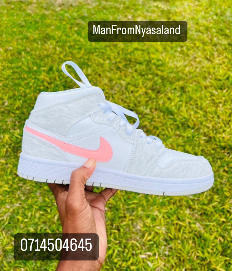PhiriTofara's tweet photo. Wasup guys..l am selling these J1 High Cut USD30
👟All sizes available 
📍Mutare
📞📲 0714504645
📦🚚Nationwide delivery

Kindly retweet🙏🙏 https://t.co/Bny7XoMGKZ