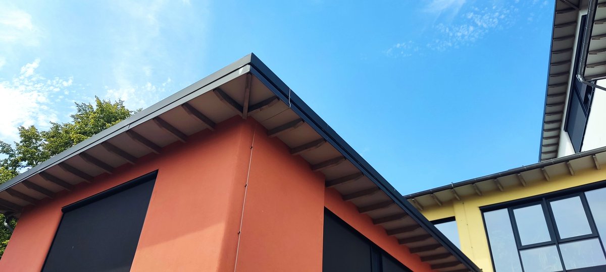 BurchertMichael's tweet photo. Schönen Feierabend gehabt mit @LauraKroschewsk &amp; @AlhamwiAlaa im Strohbau 5-Geschosser, Norddeutsches Zentrum für Nachhaltiges Bauen 💪🌾💚 #Bauwende https://t.co/QOZ2a55PVv