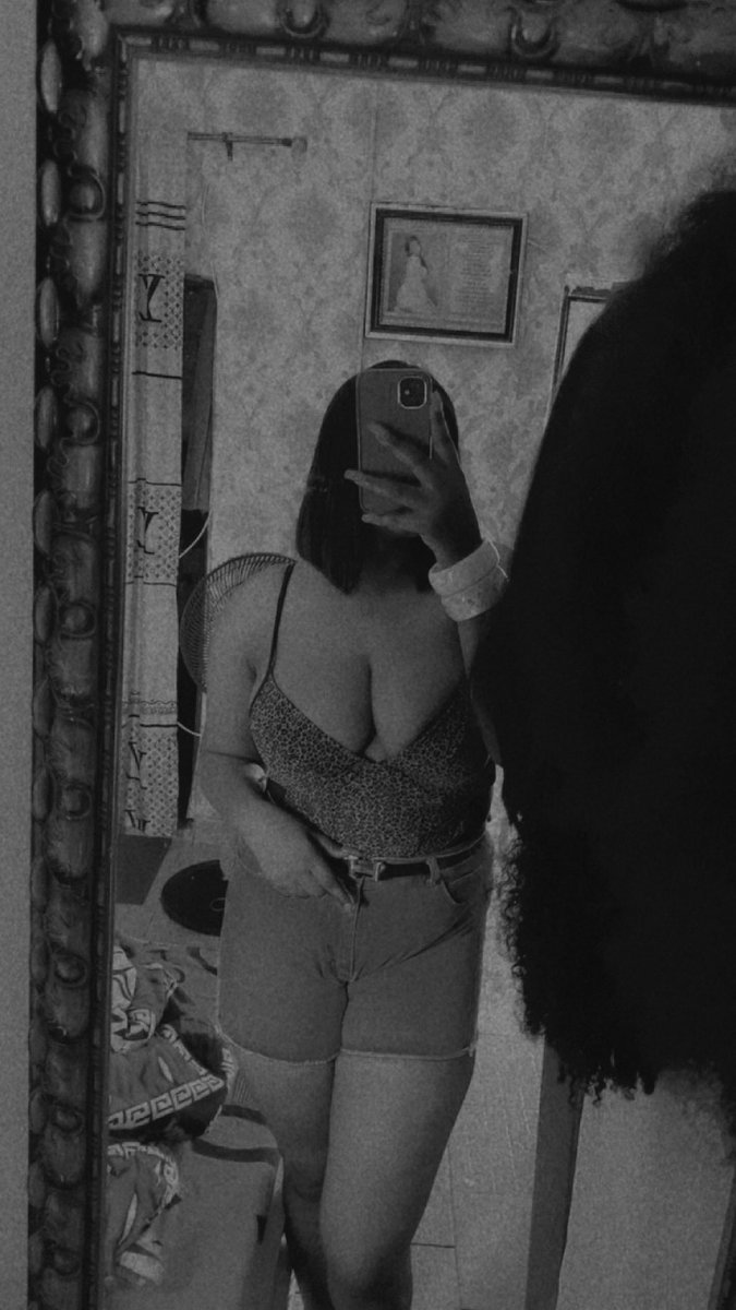 Labiz15's tweet photo. Mirror, mirror on the wall, who’s the baddest one of them all?🌸 https://t.co/aRq9dPxUWd