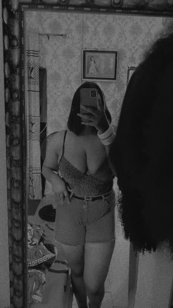 Labiz15's tweet photo. Mirror, mirror on the wall, who’s the baddest one of them all?🌸 https://t.co/aRq9dPxUWd