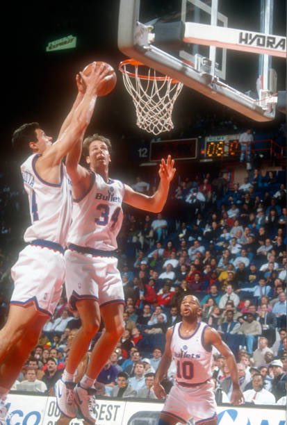 dead and alive tweet media