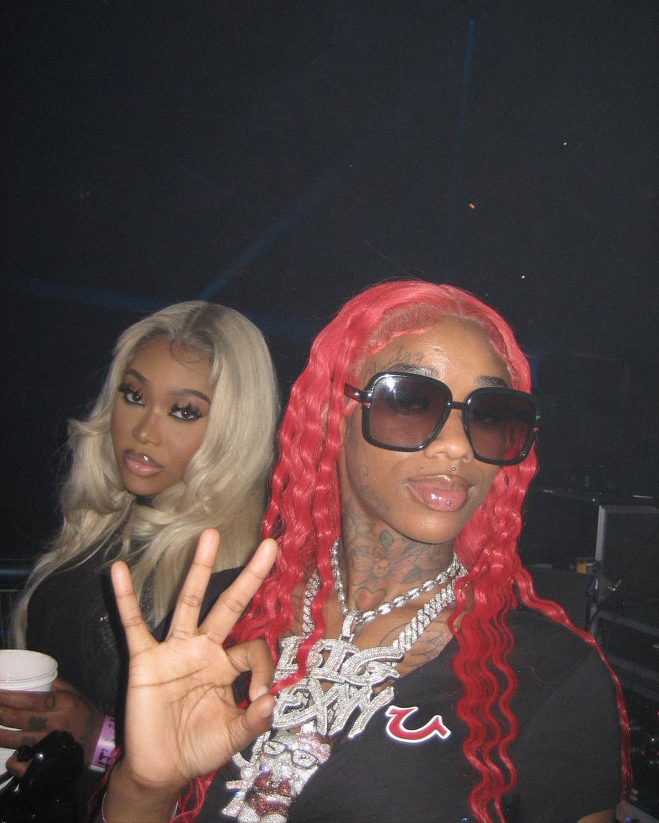 IAMSUMMERWALKER's tweet photo. We had a timee last night ! https://t.co/a4VCt8z0z7