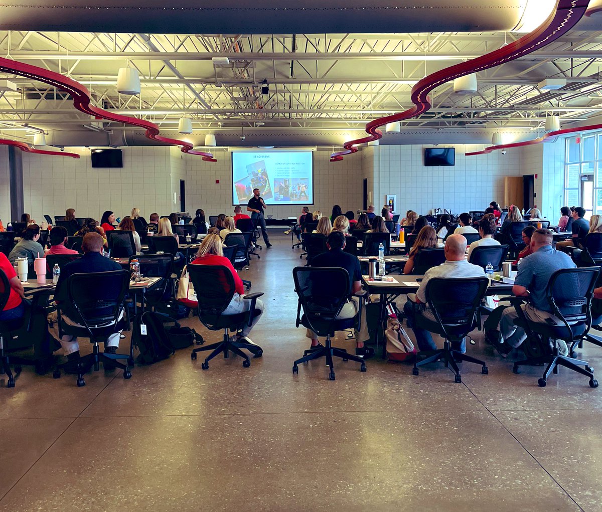 OpelikaPD's tweet photo. Sgt. Daniel taught the new teachers Active Attack Response this morning during orientation 
@opelikaschools https://t.co/21Q5b2spfV