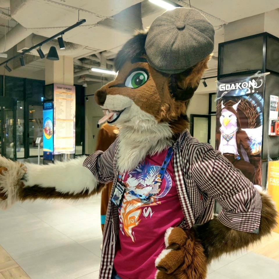 Maan, gdakon is a memory for me but a good one. And here is one of the photos from back in March!

Teapot pose best pose!

#Fursuiter #Furry #FursuitFriday #fursuiter #FursuitsFriday
