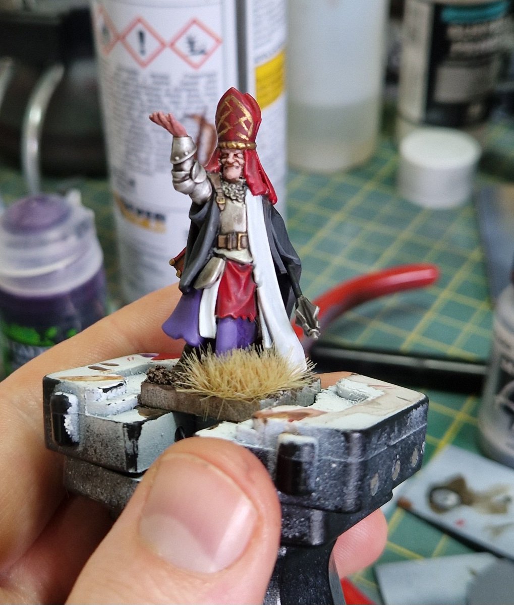Another fantastic Highland Miniatures model for my Kings of War Brothermark army. This guy is standing in as High Chaplain Augustus.

Event is 12/13 August, so still lots to do.

#kingsofwar
#miniaturepainting