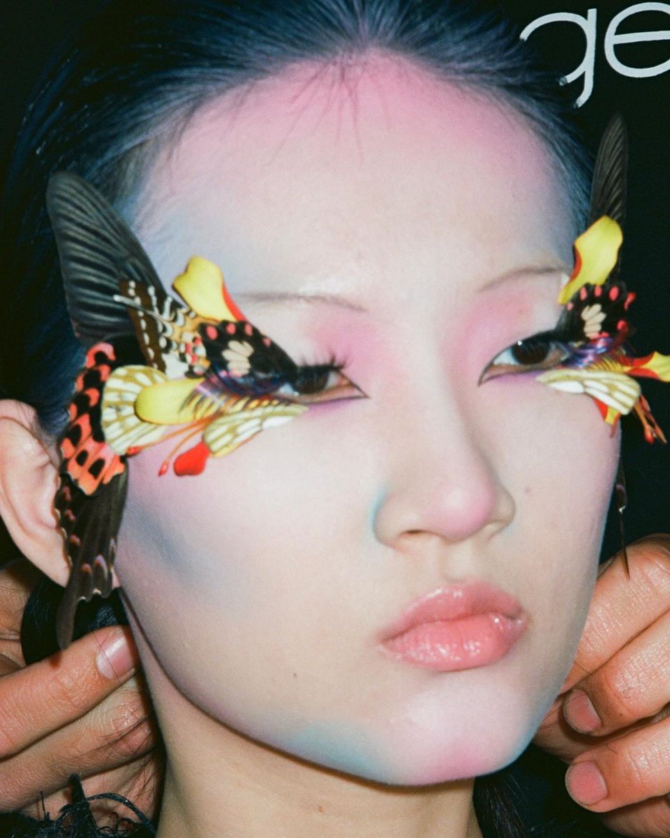gastt_fashion's tweet photo. Makeup by Daniel Sallstrom. https://t.co/f7Xawwk4FJ