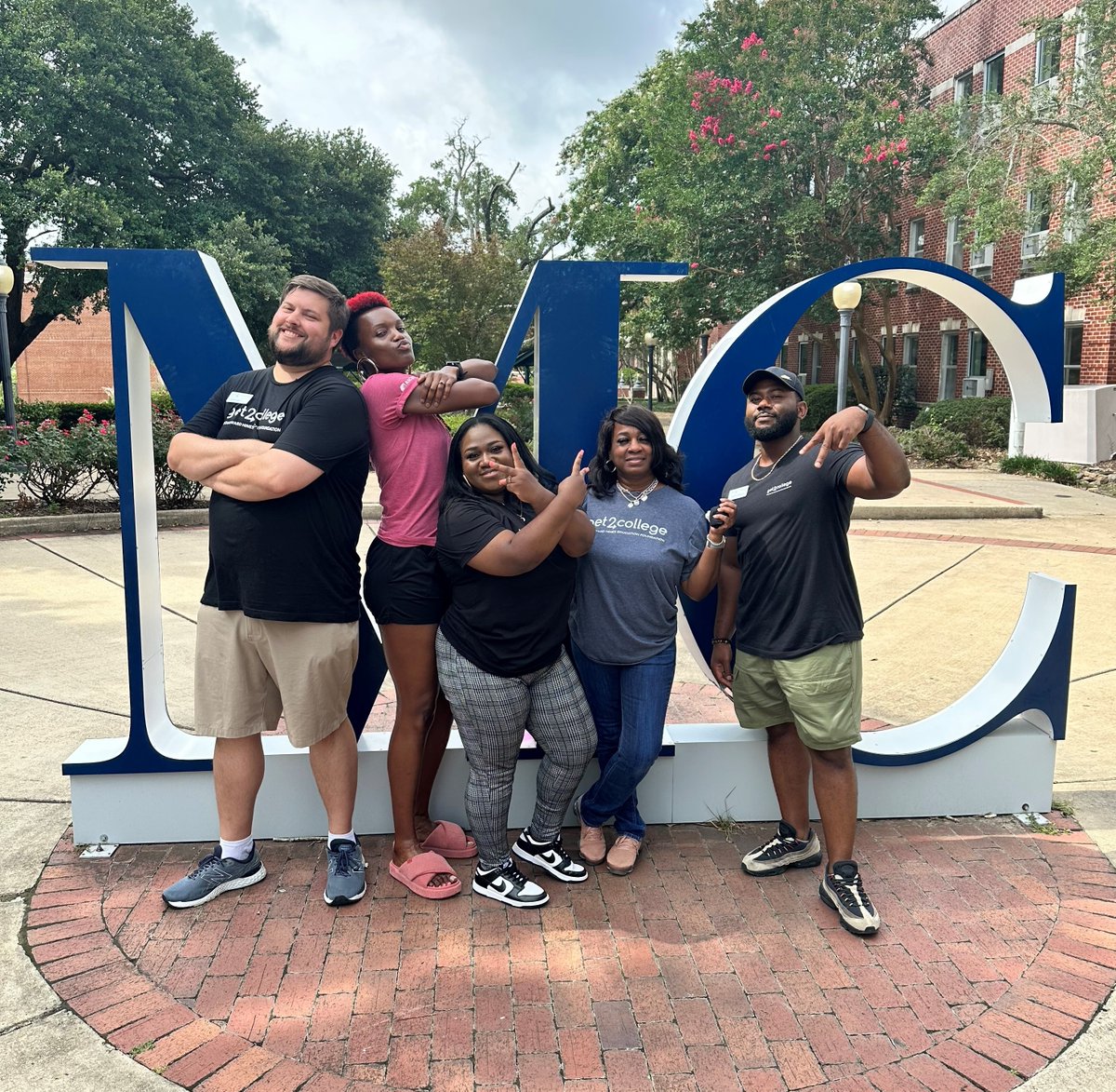 Last week, our passionate #Get2College team had a blast exploring the campus of Mississippi College in Clinton, MS! 🏫📸 @misscollege #FlashbackFriday #CampusTour #Mississippi