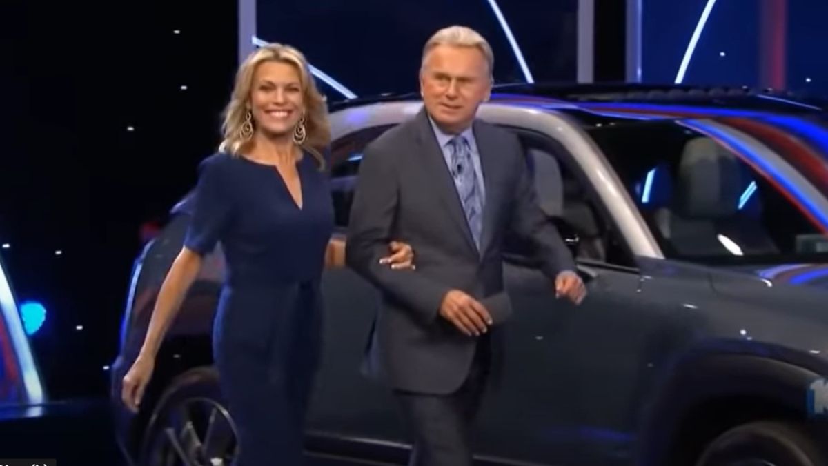 How Much Has Vanna White Made On Wheel Of Fortune Compared To Pat Sajak Anyway? https://t.co/gx11vJqJiz https://t.co/HSzpe35INm