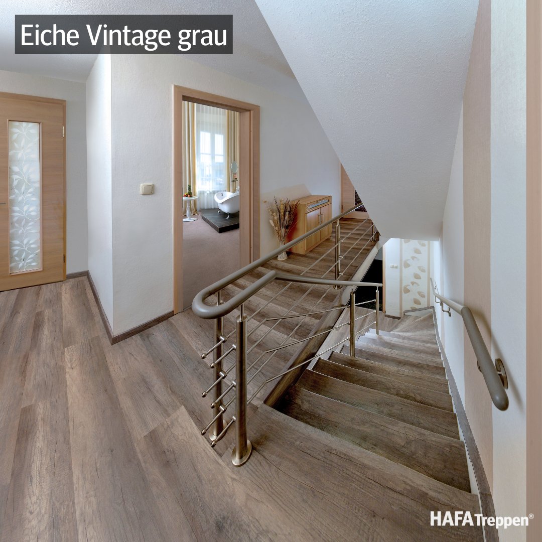 HafaTreppen's tweet photo. Das Treppenhaus wurde mit einem Dekor in Eiche Vintage Grau gestaltet und mit einem Edelstahl-Geländer kombiniert. Auch das Zwischenprotest wurde im gleichen Dekor verlegt, um eine einheitliche Optik zu erzielen. https://t.co/ndGh8XqCie