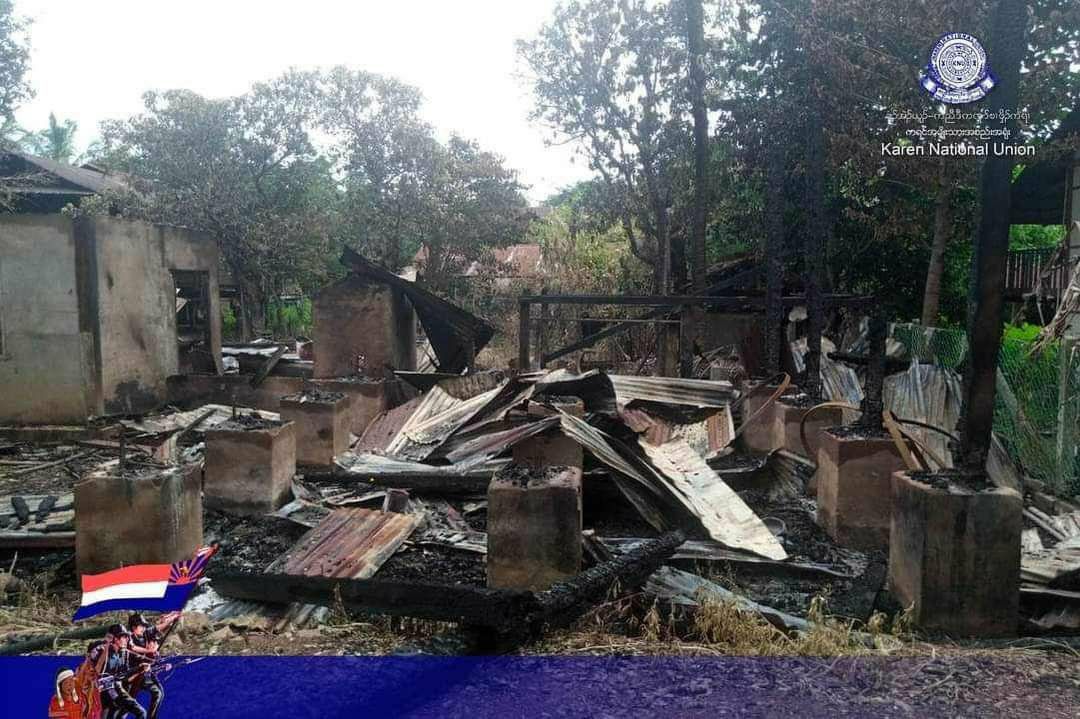 Smo_DAUNG's tweet photo. SAC terrorists torched down 27 residential properties and other valuable things in Noekue village, Mue tsp on 18th July.  #LegalizationOfNUG #2023Jul21Coup #WhatsHappeningInMyanmar https://t.co/EkmiQpMqcr