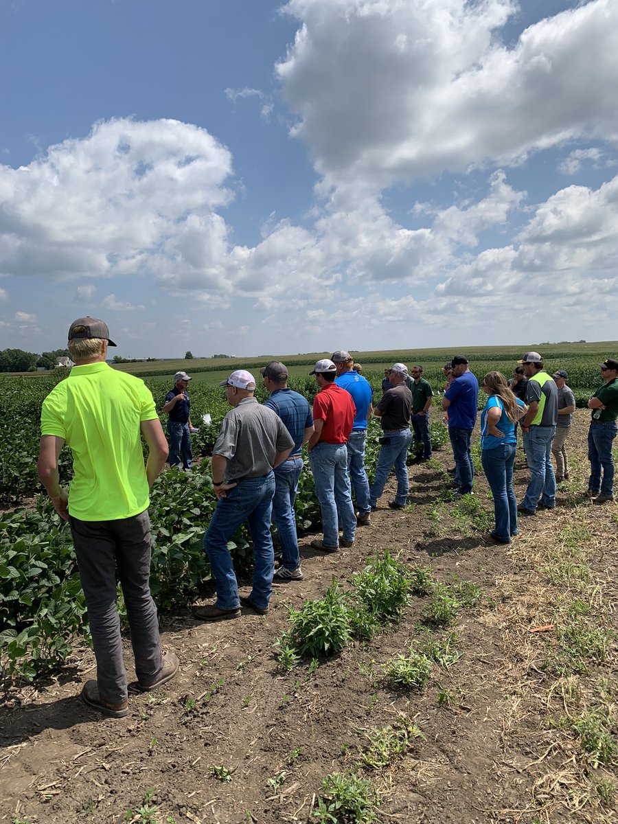 DKCAsgrowNWIA's tweet image. CFE takes on Storm Lake training. @CraigLamoureux3 and @DennyLawrence17 spreading their agronomy and chemistry knowledge! 
#DEKALB #Asgrow #Preceon