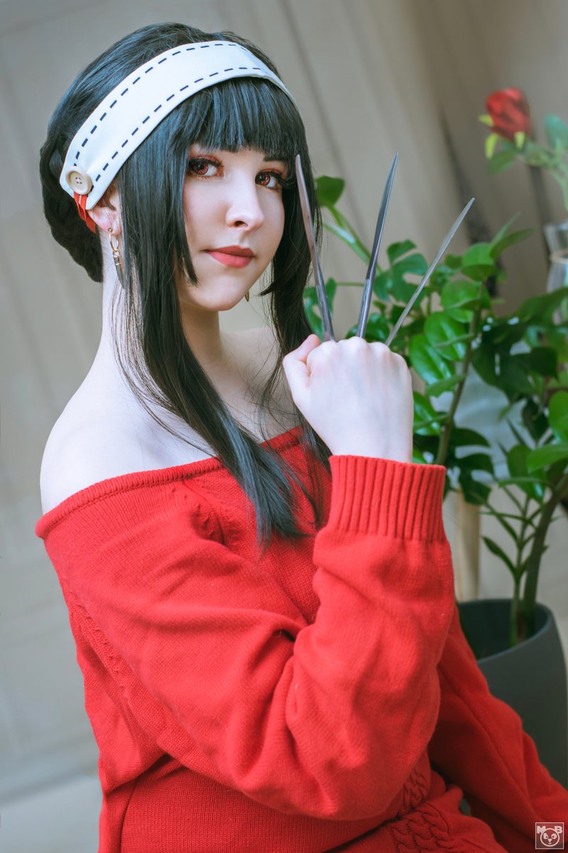 KeichoCosplay's tweet photo. Current mood: Vibing to 80' city j-pop music🎵 and preparing for upcoming stream.

Ph: Pandeon.ik [IG]
#YorForger #SPYxFamily #Cosplay #Makeup https://t.co/A1CZCQ0XM0