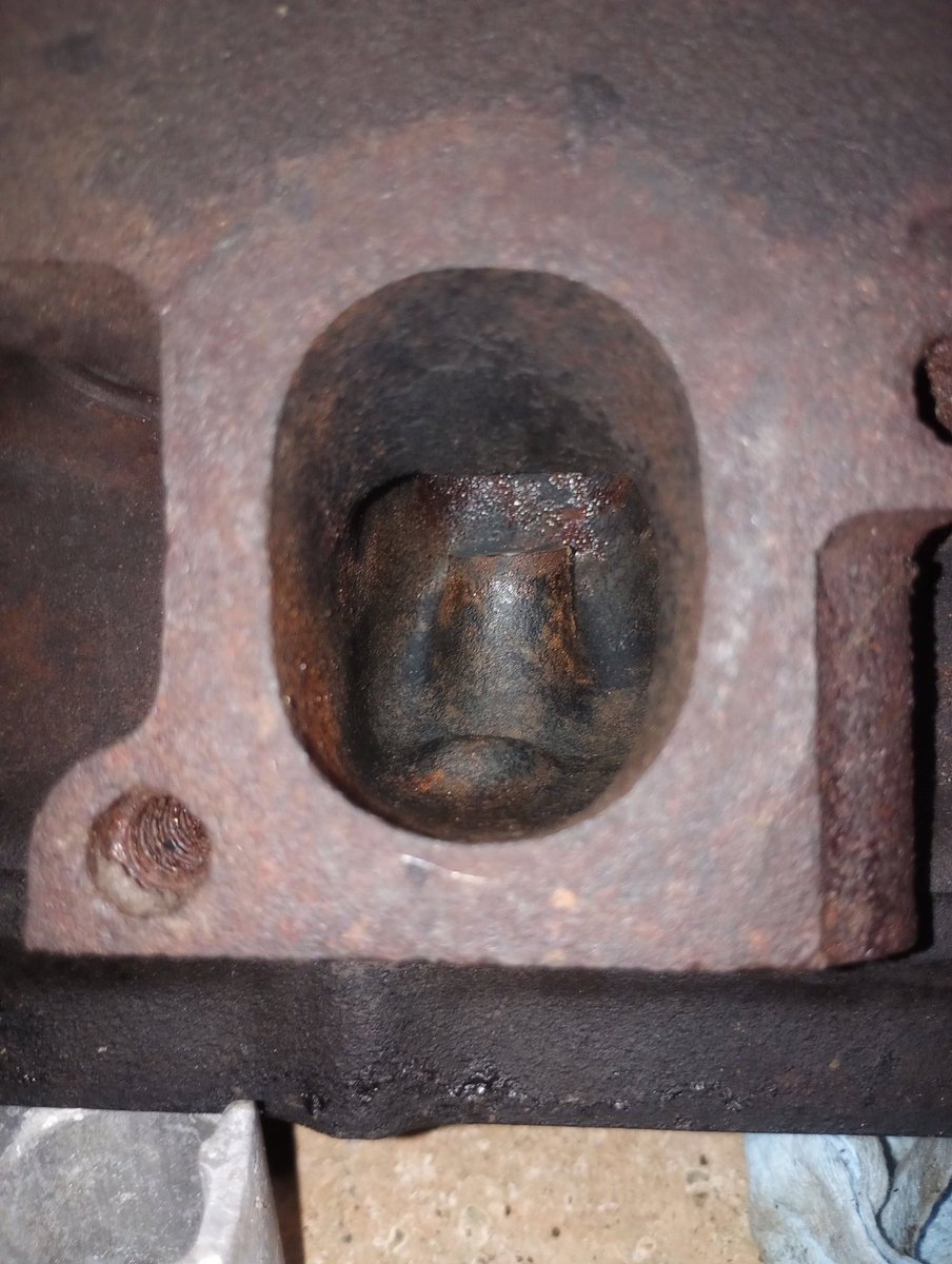 bcsgutters's tweet photo. Taking that small hump out of 351 Cleveland 2v heads will help flow from exhaust. Porting and polish. https://t.co/daI1afZ45J