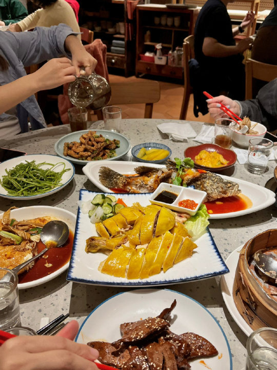 toheebamed's tweet photo. 金曜日に三五姉妹を誘って気持ちのいい空間に行って炒め物を食べに行った
伝統的な炒め物よりも
現代的なデスクトップの小さな館もまたひと味違います https://t.co/GZkH2lpXwJ