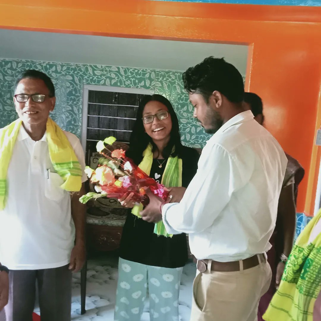 cdfDhubri's tweet photo. ২১-০৭-২০২৩

ধুবুৰী জিলা আগমণী উন্নয়ন খণ্ডৰ অন্তৰ্গত বৰমেৰা গাঁৱেৰ প্ৰাক্তন প্ৰধান শিক্ষক গজেন্দ্ৰ নাথ ৰায়েৰ বেটি ডালিমী ৰায় (মায়া ) গুৱাহাটী বিশ্ববিদ্যালয়েৰ অধীনস্থ ভোলানাথ মহাবিদ্যালয় এৰ ছাত্ৰী যাওৱা স্নাতক ডিগ্ৰী ৰ ফলাফলত ৰাজনীতি বিজ্ঞান(অনাৰ্চ)বিষয়ত অসমেৰ ভিতৰা (২) https://t.co/BKh8LA3lYH