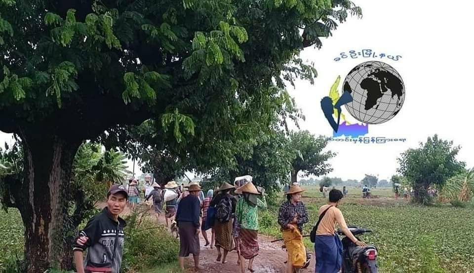 Smo_DAUNG's tweet photo. SAC troops shelled artilleries in the villages of KhinOo tsp, Sagaing division yesterday, resulting in death of 2 locals. Over 5000 residents from 6 villages had to flee. #LegalizationOfNUG #2023Jul21Coup #WhatsHappeningInMyanmar https://t.co/5njw693O1K