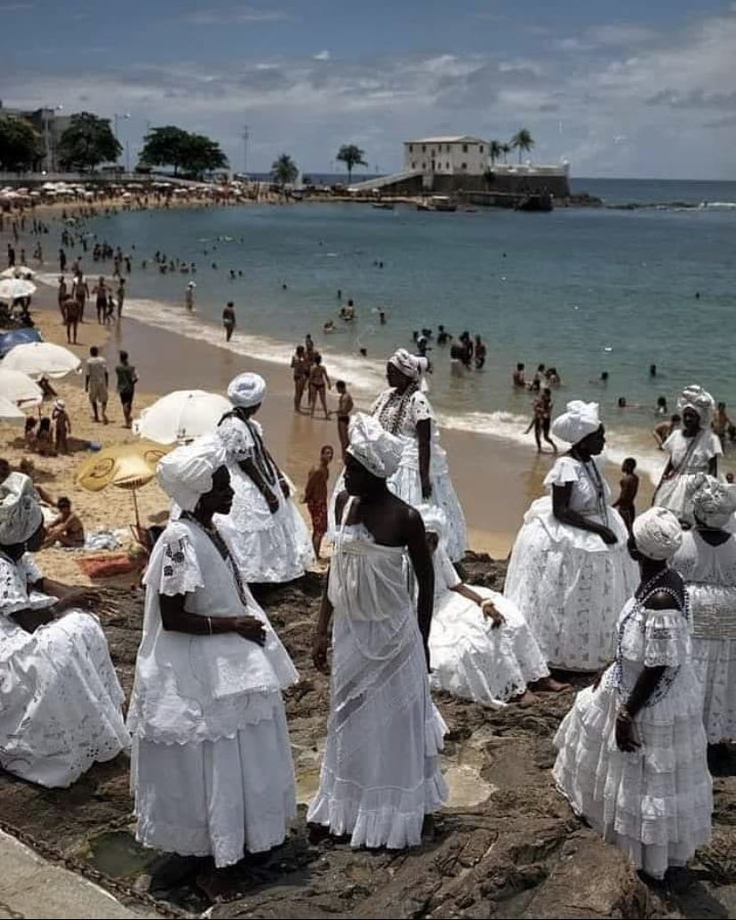 macumbalizou_'s tweet photo. salvador, bahia, 1995. 
terra de axé 🤍📿 https://t.co/bHHQ4Pa2ik