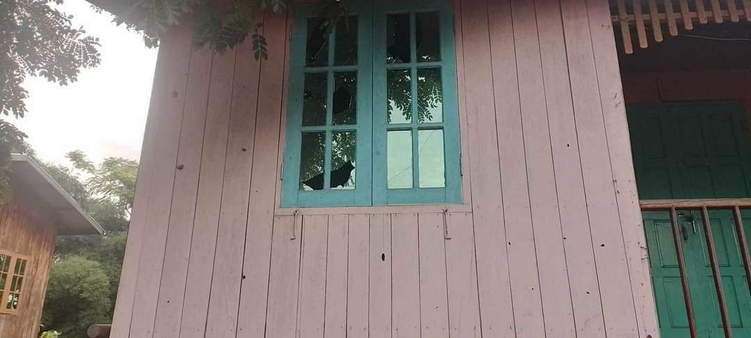 Smo_DAUNG's tweet photo. Military armed forces shelled artilleries in the villages of Kale tsp for no reason on 19th July, and as a result, a civilian house was destroyed.  #LegalizationOfNUG #2023Jul21Coup #WhatsHappeningInMyanmar https://t.co/L5dtR30rub