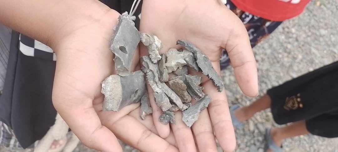 Smo_DAUNG's tweet photo. Military armed forces shelled artilleries in the villages of Kale tsp for no reason on 19th July, and as a result, a civilian house was destroyed.  #LegalizationOfNUG #2023Jul21Coup #WhatsHappeningInMyanmar https://t.co/L5dtR30rub