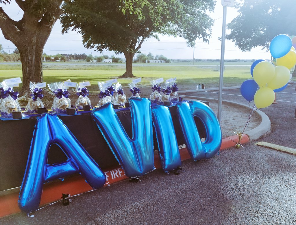 CJHS_AVID's tweet image. CJHS is AVID strong celebrating our centennial! #clintISD100 #clintcubs
