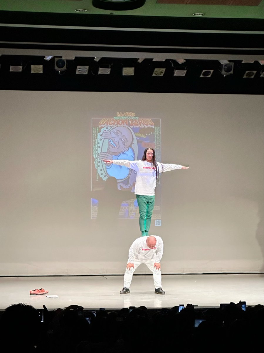 今日は先日対談でもご一緒させていただいた、トム・ブラウンさんのライブに行ってきました🙋‍♀️✨
あー最高に楽しかったぁぁ😂
あんなに声出して笑ったのはいつぶりだろうか🙄🙄🙄
おかげさまでいいカット撮れましたー🙆‍♀️
#トム・ブラウン
#A