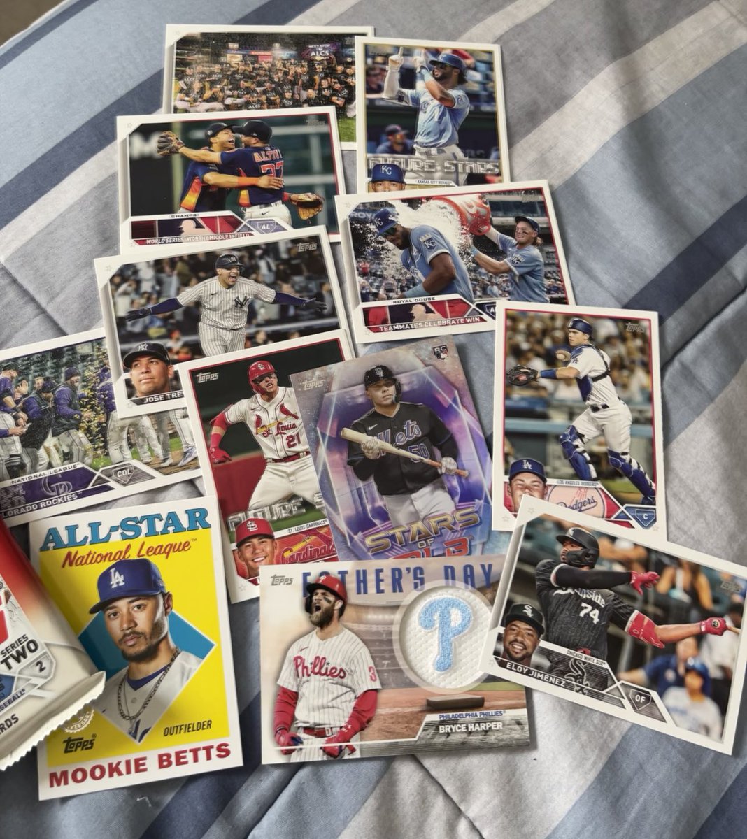 My wife surprised me with a blaster box of series 2 @Topps cards last wk I have been opening pack a day my pack 6 Highlights are @Mets Francisco Alvarez stars of the MLB Rookie Mookie betts @Dodgers 1988 style AS and the Manufactured Relic is Bryce Harper @Phillies Father’s Day https://t.co/7pbQQV8XtR