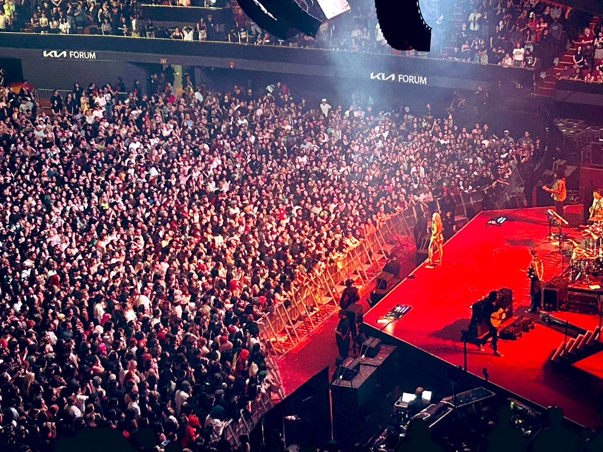 swaggkiddKB23's tweet photo. @paramore ❤️ https://t.co/wlMJtDP24b