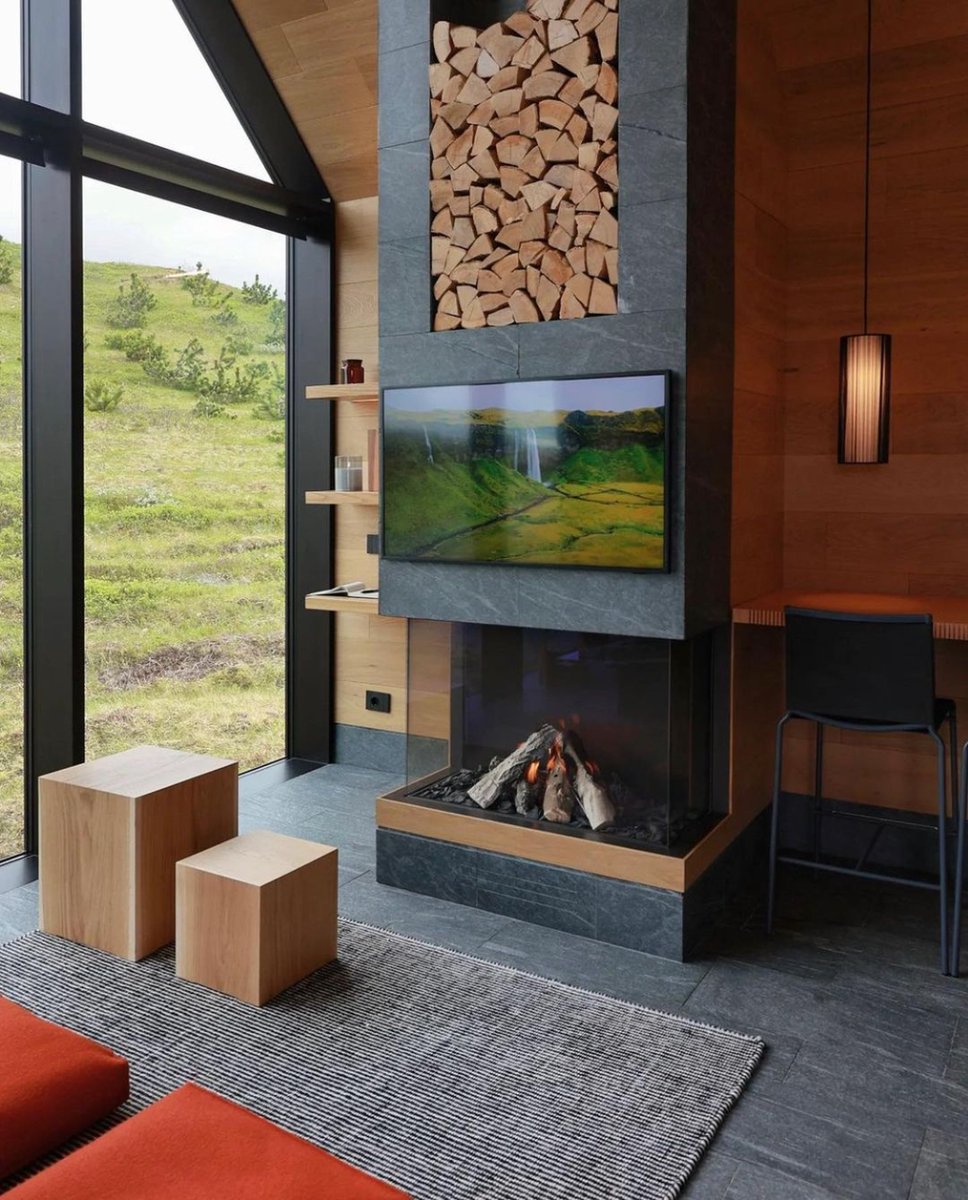 Tinyhouse_com's tweet photo. This eco-friendly trend is sweeping rooftops with a burst of lush greenery 🌿🏡

🏡: @icelandlakeview https://t.co/YQlZGvJeGm