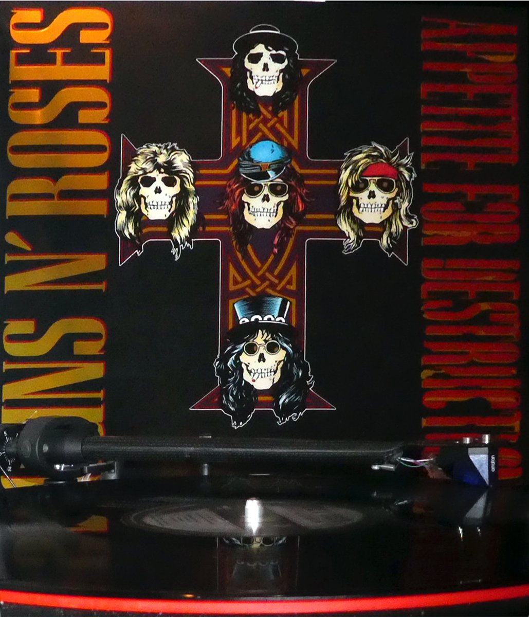 #np #nowspinning #NowPlaying #HeavyMetal #vinyladdict #records #ontheturntable #music #appetitefordestruction

released today, in 1987, was this. Surely one of the best debut albums of all time..... @gunsnroses Appetite for Destruction