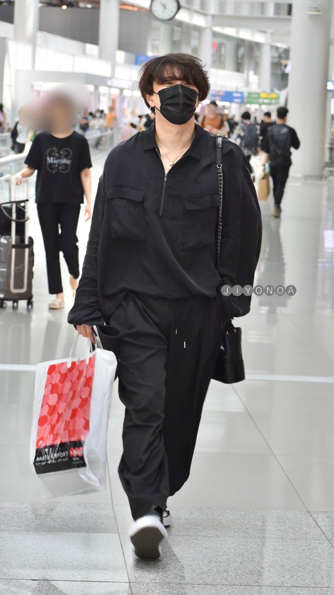 jiyonoa's tweet photo. 230721 ICN

@D_dong_ii 
#iKON  #donghyuk #DK #아이콘 #ドンヒョク https://t.co/twTFOw22SB