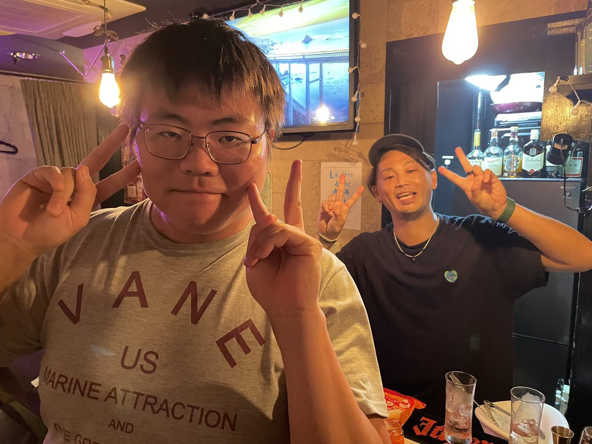 Whironobu1's tweet photo. 赤坂見附駅付近で開催されていた千葉さんの一日店長バーで、誕生日を祝ってもらいました！！

初対面の方に、なんと六本木までケーキを買ってきてもらいました！

とっても楽しかったです！ラスト20代も駆け抜けます〜

#CHIBAR #チバー  #キッカケBAR https://t.co/2bDvS1TO73