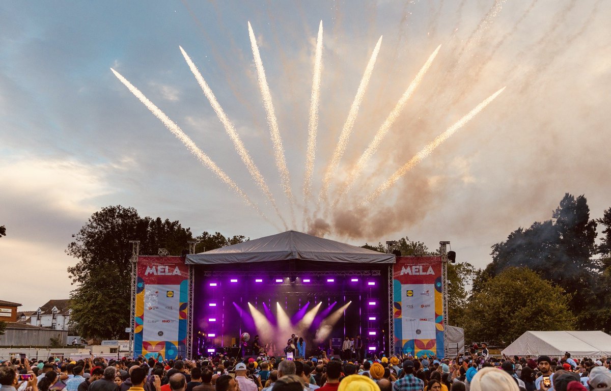 🎵 Who's going to @BirminghamMela this weekend? 🎉 There will be some road closures and parking restrictions around Victoria Park in Smethwick. Please allow extra time for journeys. Details below 👇