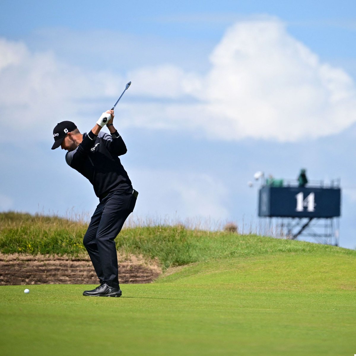 FootJoy's tweet photo. In Perfect Harman-y. 🎶

Rounds of 67-65 has Brian Harman firmly planted atop of #TheOpen Championship leaderboard. 🏴󠁧󠁢󠁥󠁮󠁧󠁿

He currently leads by 5. 📈

#TourAlpha #PowerReimagined https://t.co/UeT3ziWlAj