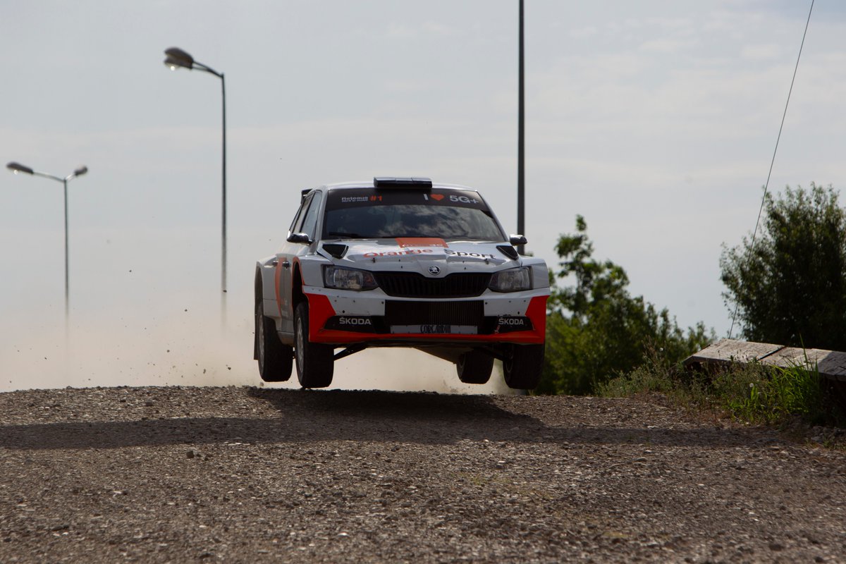 OrangePR_ro's tweet photo. ⬇️Adrenalină, viteză, concentrare sunt atributele ce descriu o cursă de raliu, dar și ceea ce prietenii #OrangeSport au trăit ieri, din mașina pilotată de Alex Filip la #AcademiaTitiAur &amp; ca telespectatori într-un nou eveniment găzduit de @DrevonAntoine- CMO @orangeromania https://t.co/2UroOsd5fX