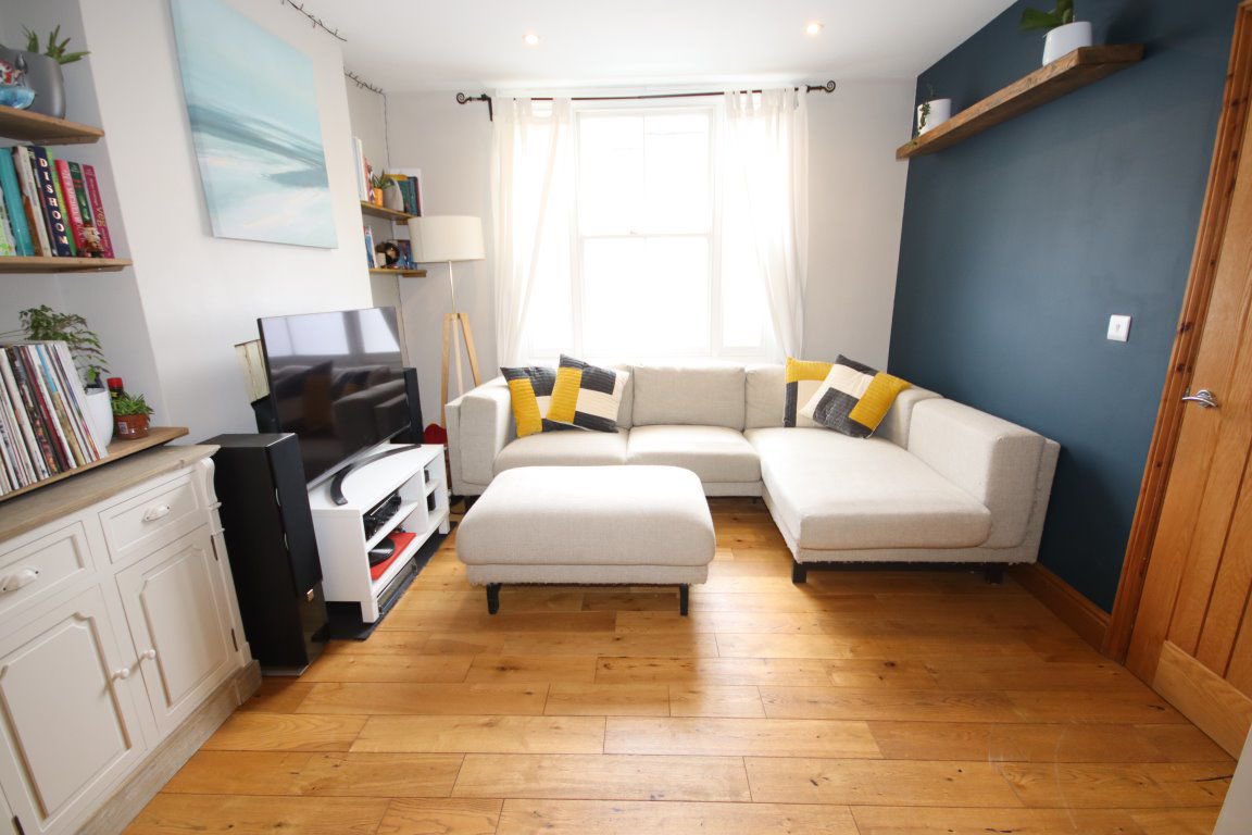 BushLettings's tweet photo. BELGRAVE ROAD, CAMBRIDGE, CB1 🏡

A wonderful, skilfully extended four-bedroom Victorian house located in a quiet street just off vibrant Mill Road.

Find out more - https://t.co/72oeeUMmuk

#BushLettings #Bush https://t.co/zhYDuDbtR4