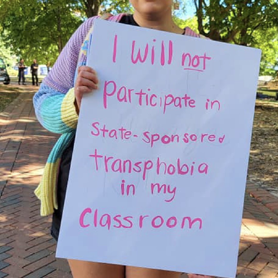 ACLUVA's tweet photo. 🗣️Say it with us: TRANS YOUTH BELONG.

The VDOE must implement model policies that “are evidence-based, uphold the dignity of students in Virginia and create a safe environment for all students to thrive.”

But the Youngkin VDOE policies do the opposite. They should be rescinded. https://t.co/aOUdqOTuOS