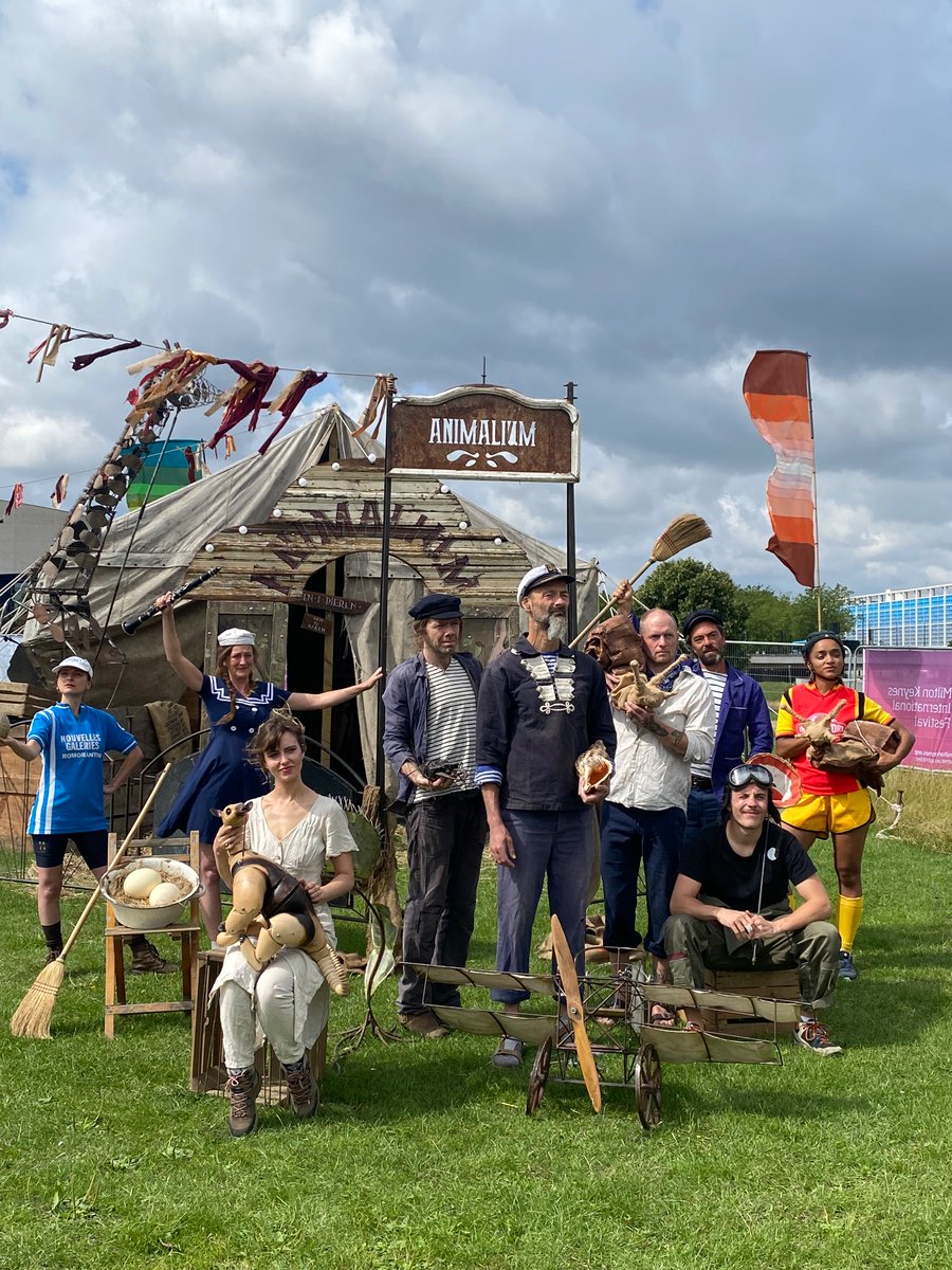 marthaoakespr's tweet photo. Where are we? It could only be the opening day of @IFMKfest @thegobbledegook #EarTrumpet #Captain Boomer #PastureWithCows #DeMachienerie #Carnivale https://t.co/xq1hlthmfa