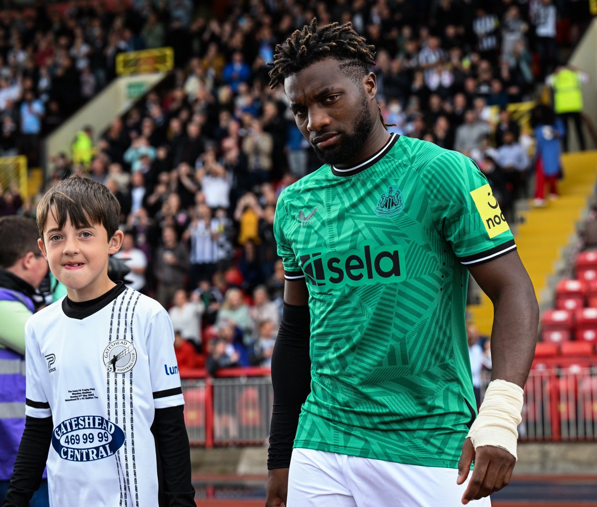 🚨 عاجل — CBS : 

الصفقة الآن تمت ، سانت ماكسيمين الى #الأهلي  ، تم حجز كشف طبي