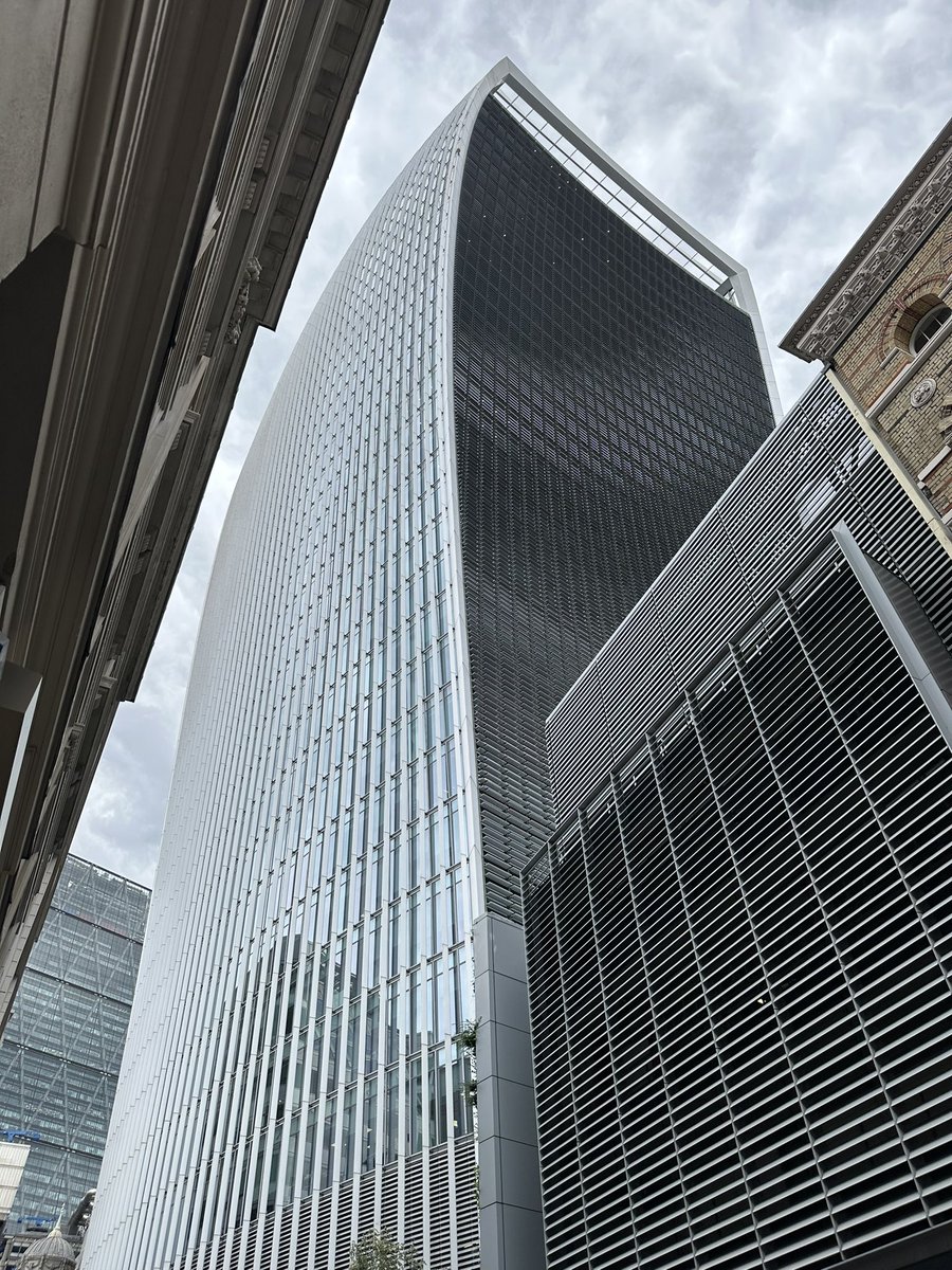 Love it or hate it the Walkie Talkie is 👁️ catching! Looking forward to my meeting with Liberty today