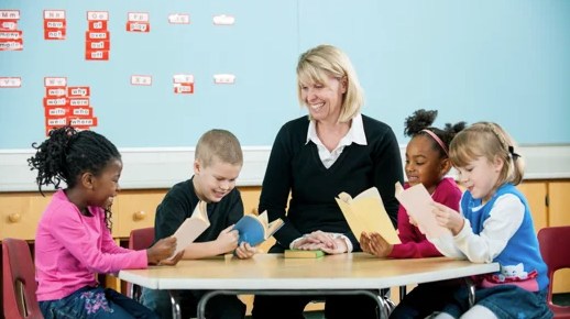 CollabClassroom's tweet photo. ๐Read @lindajdiamond's latest white paper and learn why small-group, mastery-based instruction is a vital missing piece in reading curricula
#smallgroupreading #masterybasedinstruction
https://t.co/FKjUpbKEDF https://t.co/s5uQ18hLEZ
