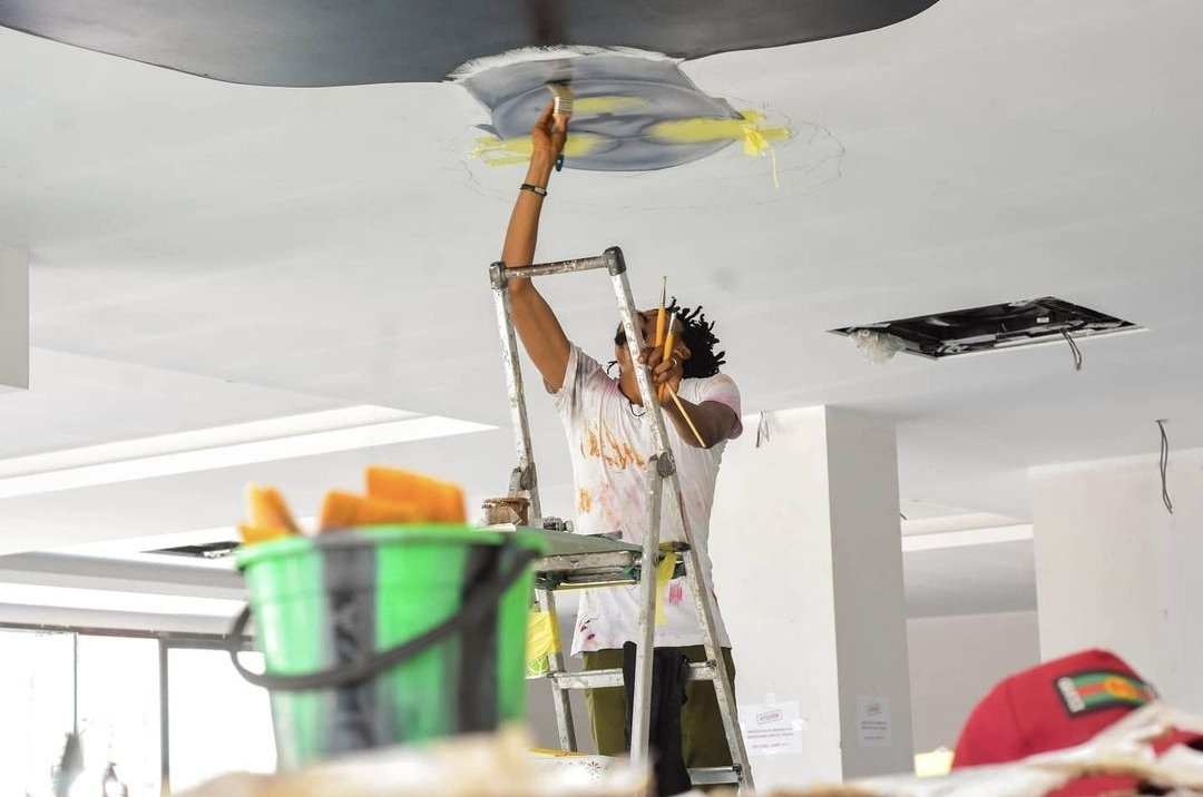 Magnifique travail mural du peintre #PitaKala dans 1 restaurant de Kinshasa. Bravo à @KoiZen_kinshasa d'avoir intégré le meilleur congolais dans votre design! #SoutenonsNosArtistes en voilà un bel exemple! <a href="/Artscd2/">WWW.ARTS.CD</a> @MinEPME_CD <a href="/FLiyolo/">Fondation Liyolo</a> <a href="/minculturap_rdc/">Ministère de la Culture, Arts et Patrimoines RDC</a>