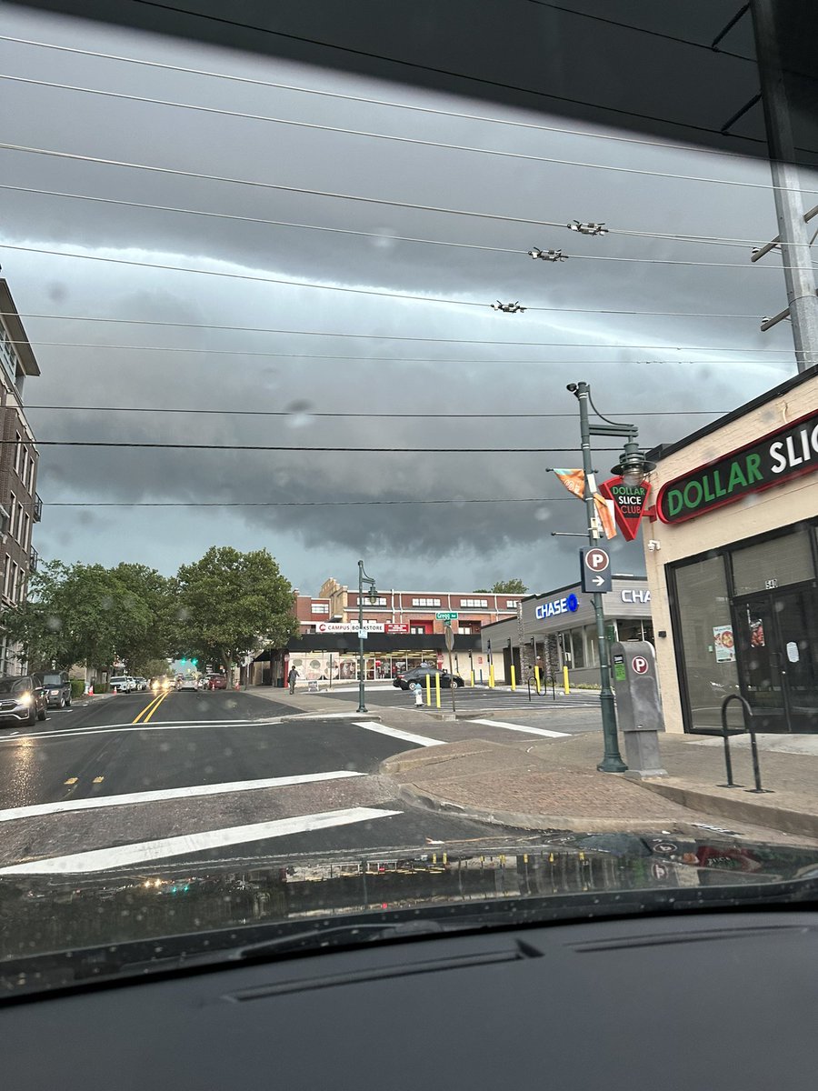 KChaseSmith's tweet photo. @4029Darby Facing West on Dickson St. https://t.co/UYtp3Jw75T