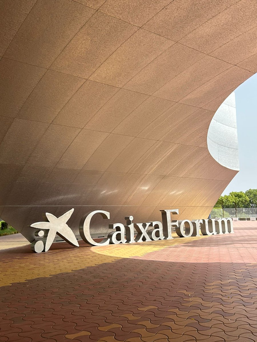 CentroAntaris's tweet photo. El pasado martes las personas usuarias de nuestro Centro de Día estuvieron visitando la Caixa Forum de Sevilla, concretamente la Exposición de Momias de Egipto. Fue una experiencia bastante satisfactoria e interesante. https://t.co/9DHY4KAKul