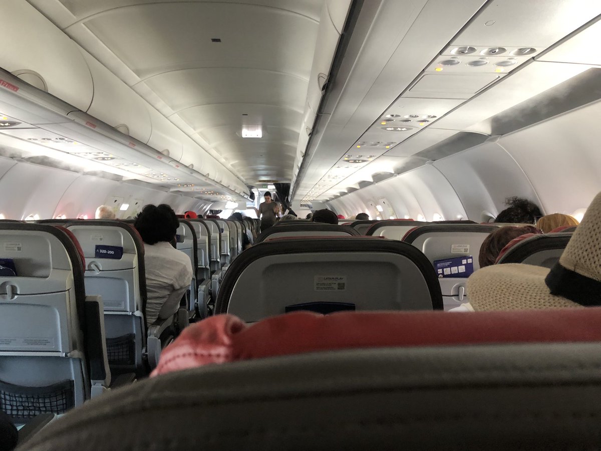 MASBGO's tweet image. Come on @LatAm what is going on with the flights today? We have been sitting in the plane for an hour and no one has told us why? #Cartagena to #Bogota #help