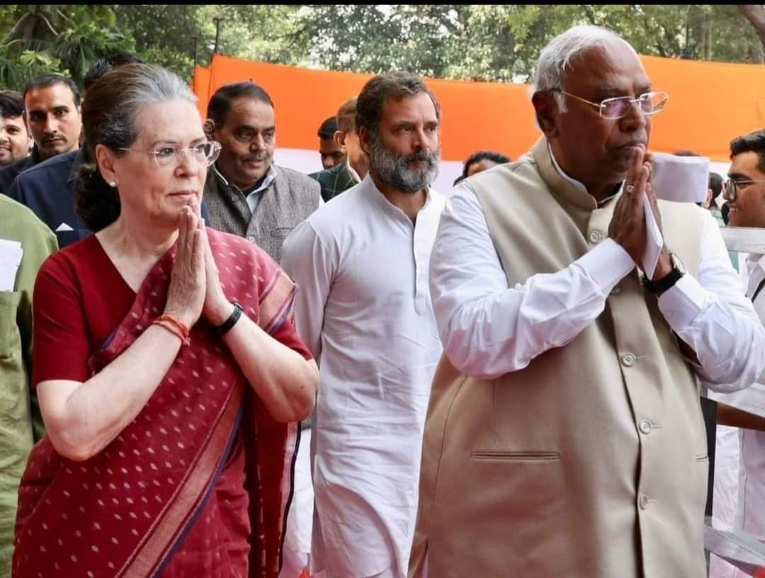 भारतीय राष्ट्रीय कांग्रेस के राष्ट्रीय अध्यक्ष श्री <a href="/kharge/">Mallikarjun Kharge</a> जी को जन्मदिवस के अवसर पर बधाई एवं शुभकामनाएं।

मैं बाबा विश्वनाथ जी से आपके उत्तम स्वास्थ्य एवं दीर्घायु जीवन की कामना करता हूँ।