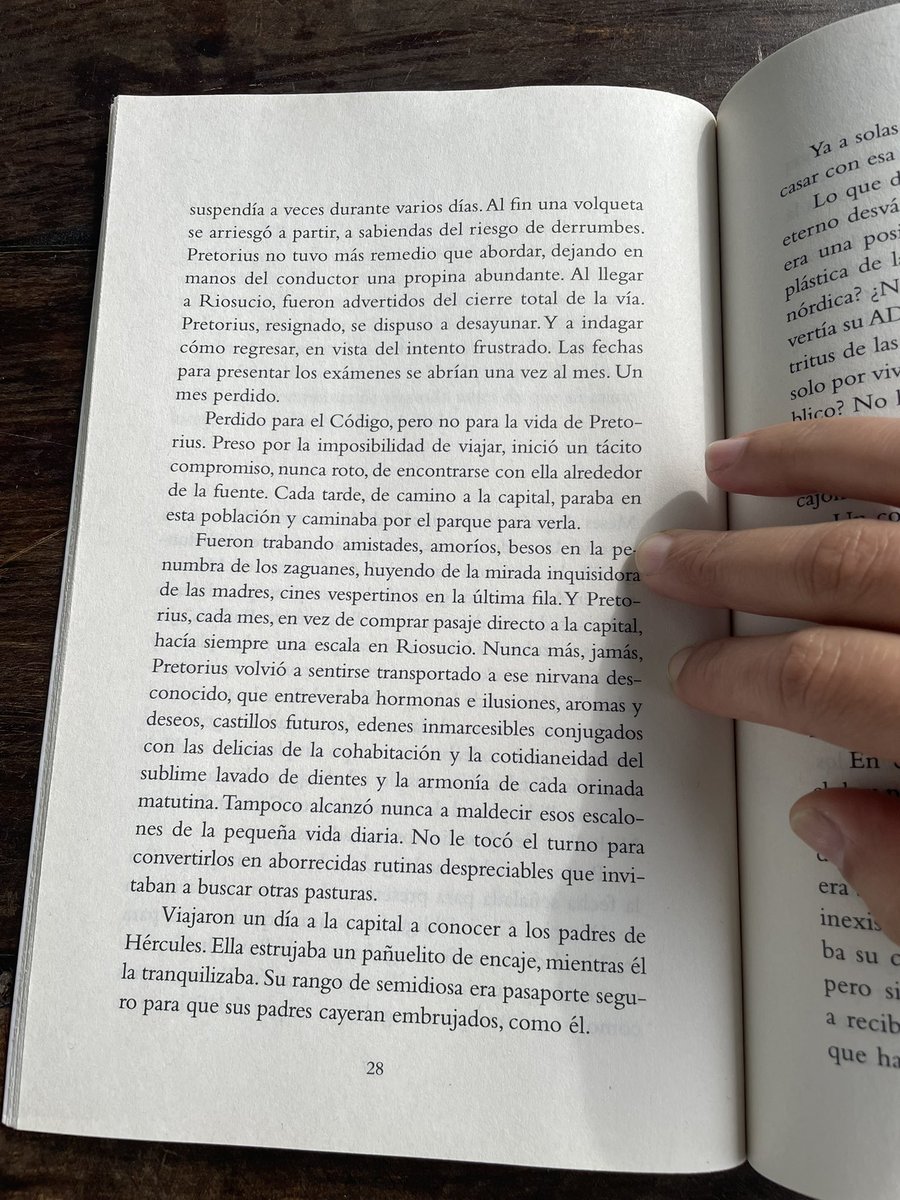 estefa_life's tweet photo. Quién más que @DeLaCalleHum para encontrar el amor en una riosuceña?
Estoy encantadaaaa #LaInverosimilMuerteDeHerculesPretorius https://t.co/VYzOaUTxfy