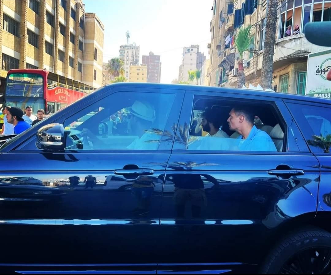 #بووووووم
لوفرين وجنبه دوبلير صلاح وفين؟؟
ف اسكندرية 😳😳
هل معقول ف اعلان قادم يجمع بين لوفرين مع محمد صلاح لدرجه ان لوفرين يصور ف اسكندرية😭😭❤️❤️❤️❤️❤️
مش عارفه بجد ومعنديش تفاصيل غير الصورة دي 😭😭😂

#محمد_صلاح
#لوفرين
#Alex