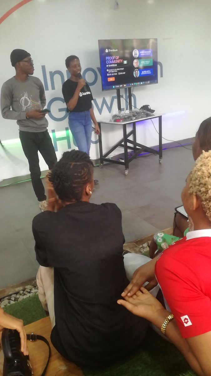 MrDarlionjerry's tweet photo. #Sharedeum
#ProofOfCommunity
Happening live in Aba https://t.co/B77gfCMCR1